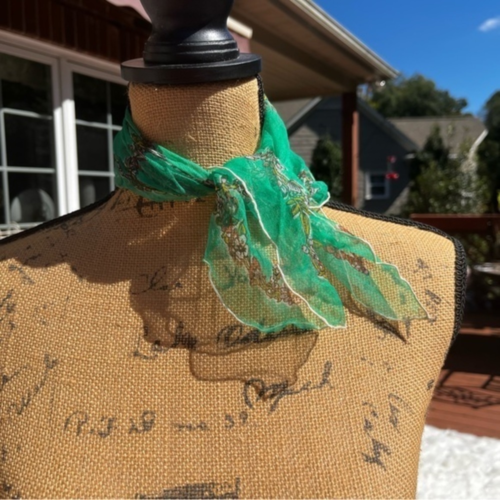 Elegant Green Scarf vintage silk( Crepes)